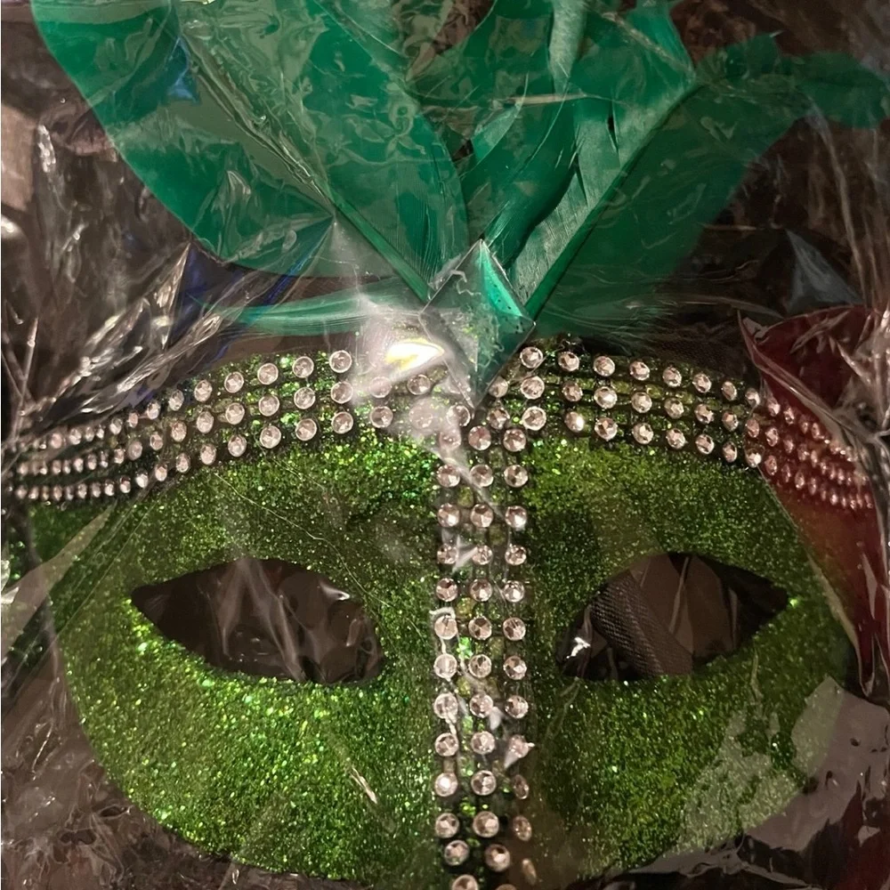 Halloween Green Feathered Masquerade Mask Halloween Costume Rhinestone Accessory